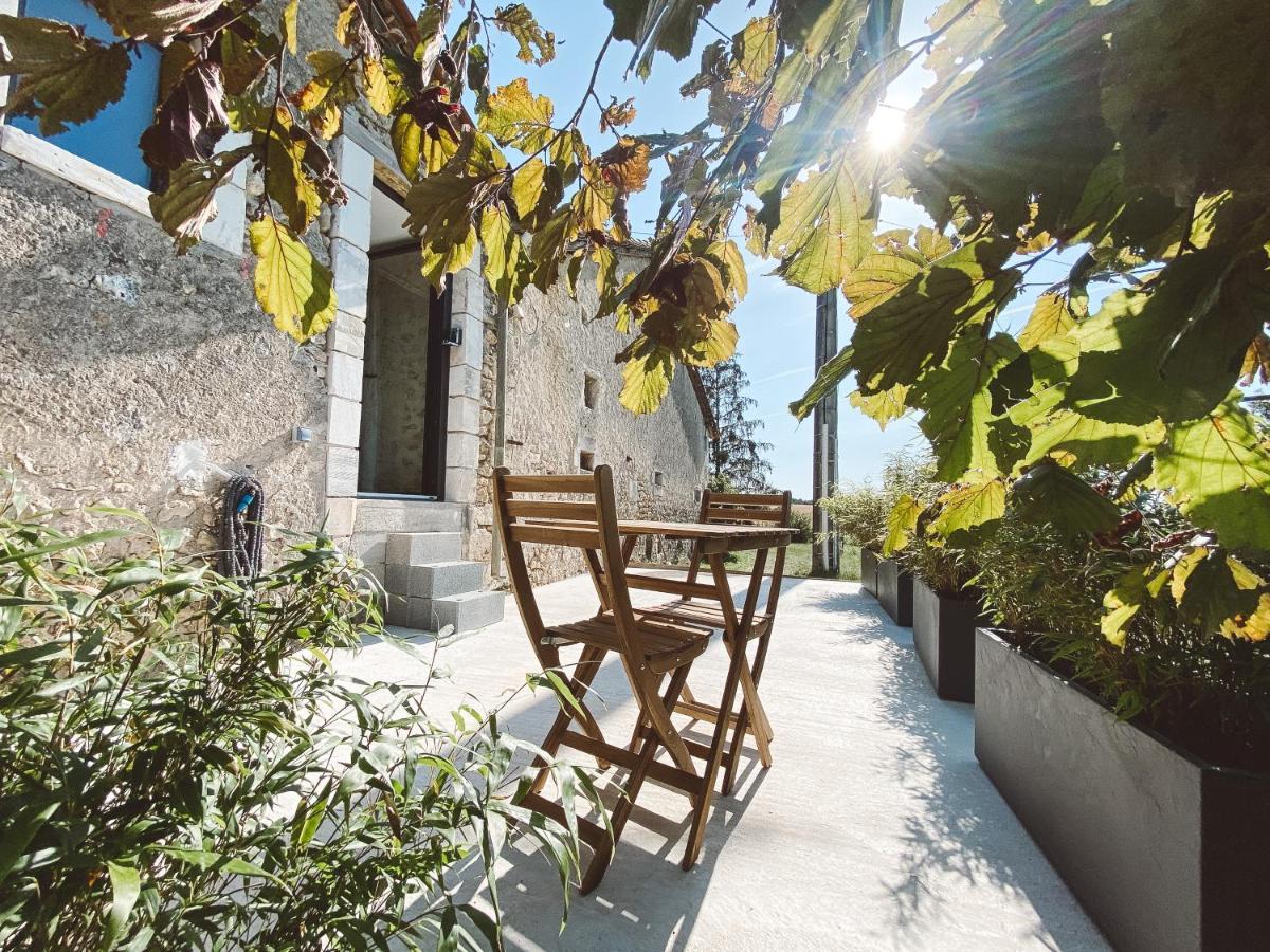La Parenthese, Joli Studio Avec Terrasse Valeuil Exterior photo